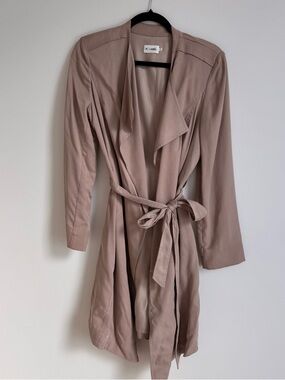 R Label Trench